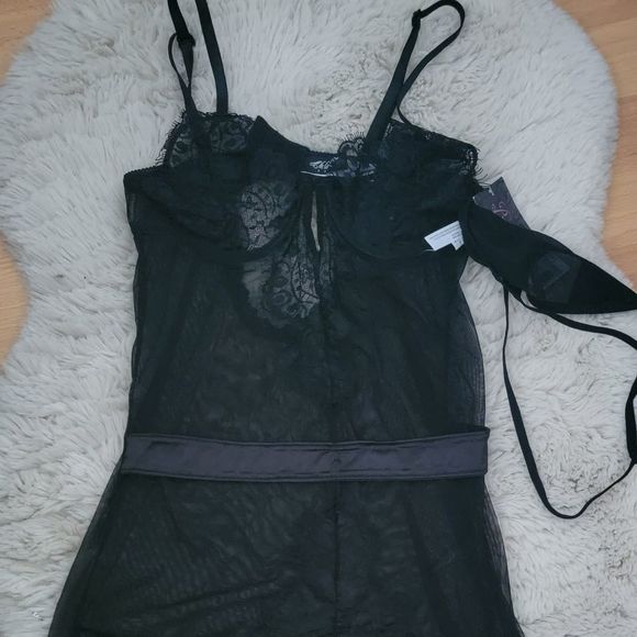 Intimate Set - Picture 8 of 8